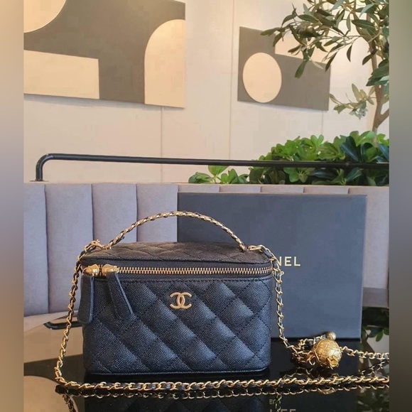 CHANEL VIP Make UP Black Quilted Mini Bag with Gold Chain - Picture 1 of 12